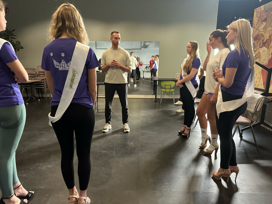 Het Coachpunt x Time To Shine Pageants Het Coachpunt x Time To Shine Pageants